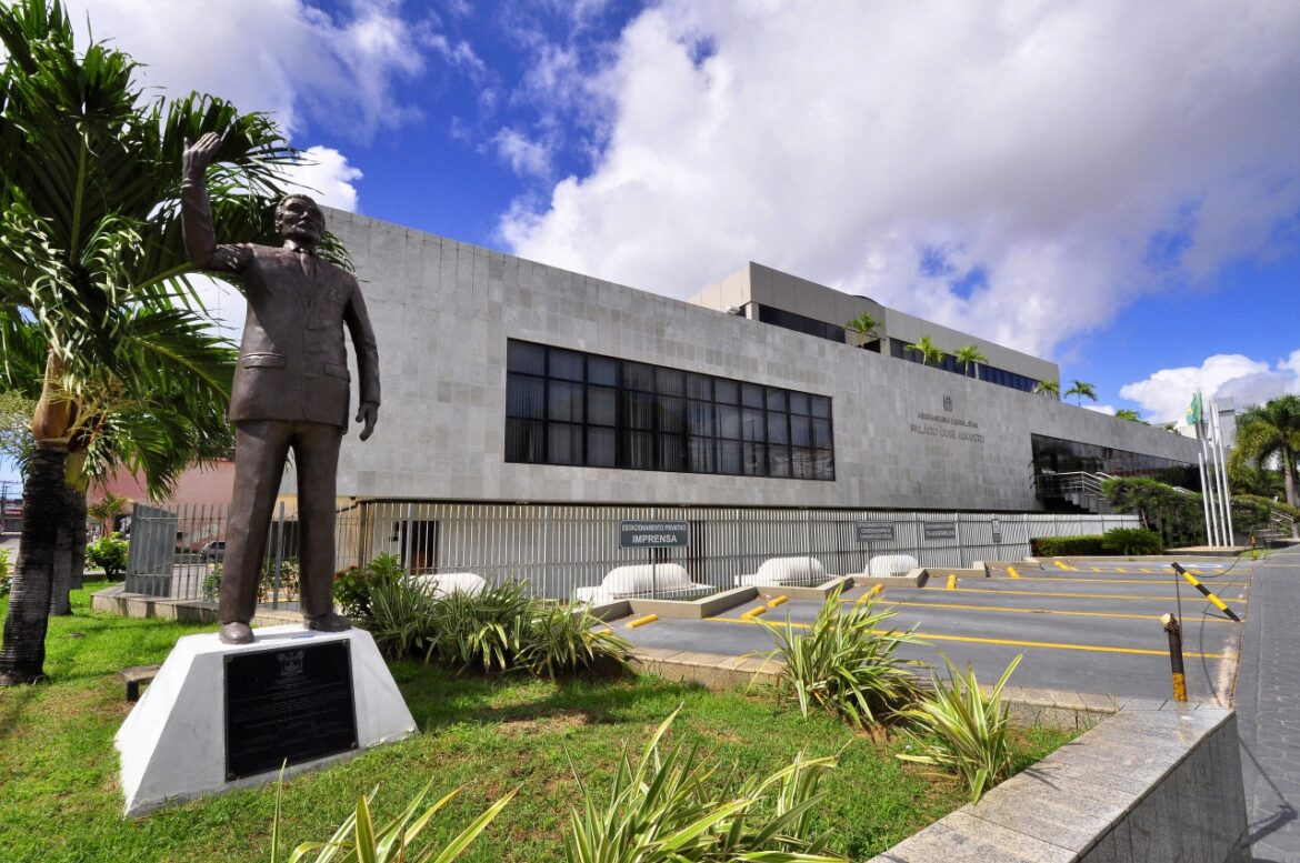 82d83fe52cf675ea8c0d22f40eaaab7a