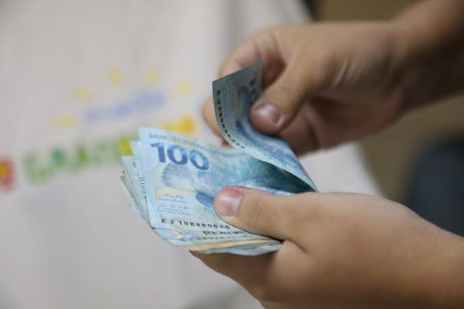Governo anuncia pagamento antecipado do 13° salário para servidores da  educação e órgãos com arrecadação própria - Mossoró Online